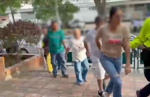 Los capturados habrían robado más de 3.000 millones de pesos de programas sociales del gobierno.