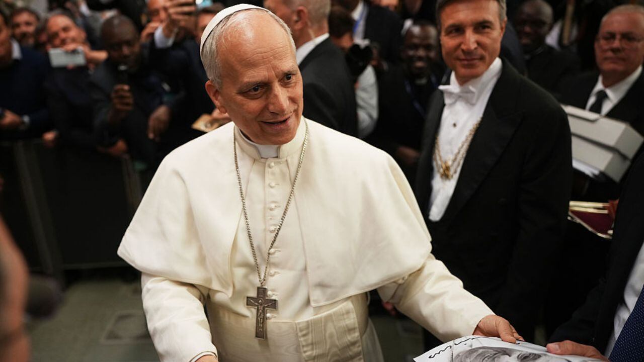 El nuevo papa recibió visita en el Vaticano.