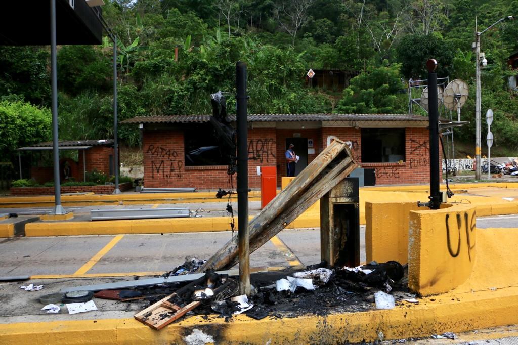 El peaje de Rionegro fue destruido por manifestantes en el paro nacional de 2021.