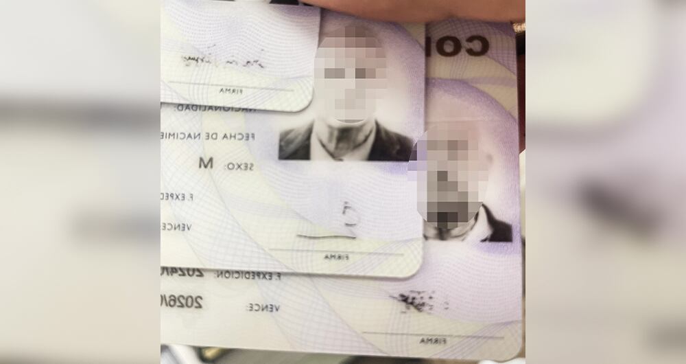   Uno de los detalles más problemáticos de los nuevos documentos es lo poco que se entienden las firmas, que en su mayoría salen como una mancha o rayas imposibles de distinguir.