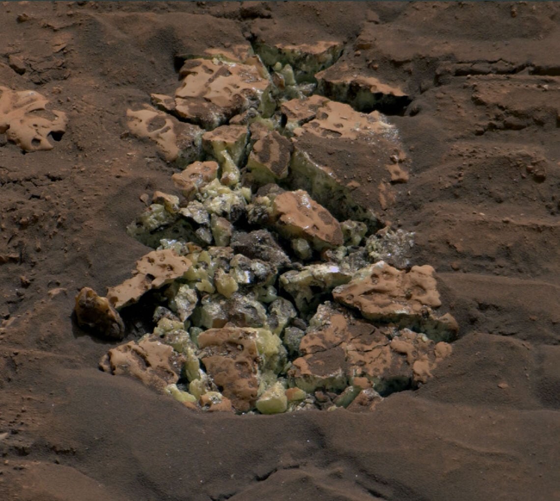 Científicos detectaron en Marte una composición química inesperada, descrita como “un oasis en el desierto”.