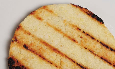 La arepa, símbolo de la identidad y presente en la mesa colombiana, reafirma su vigencia y evolución en el Día Mundial de la Arepa.