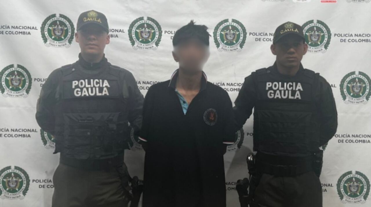 Hombre detenido por supuesta extorsión en Medellín.