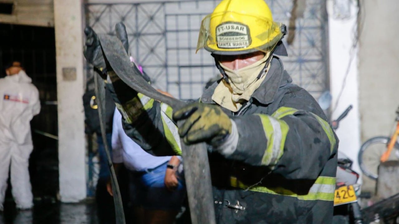 El accidente causó varias pérdidas materiales, además del fallecimiento de dos personas.