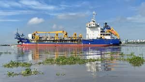 La actual draga china que realiza labores de dragado en el canal del acceso al Puerto de Barranquilla