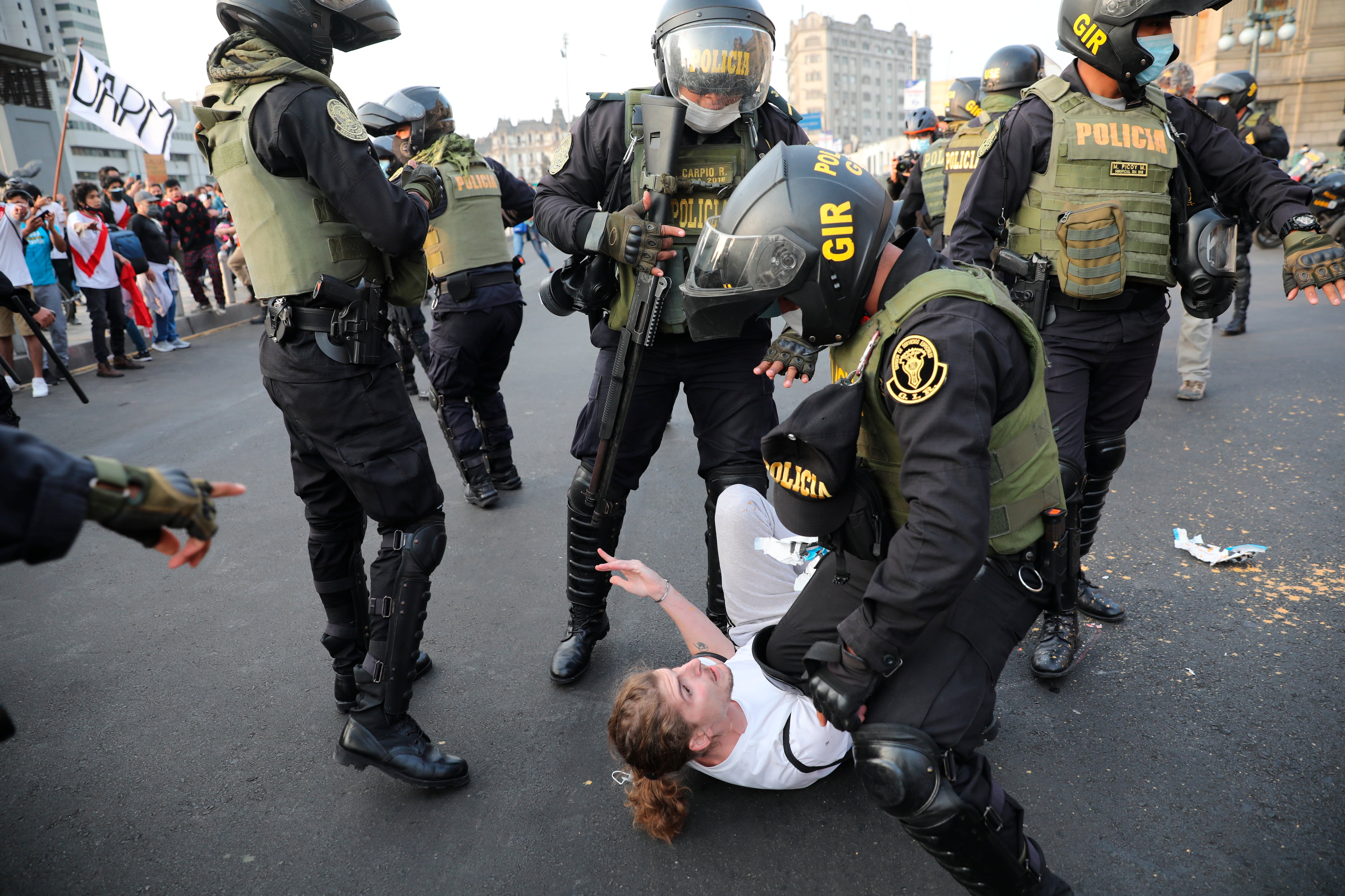 MANIFESTACIONES EN PERÚ DESTITUCIÓN VIZCARRA
