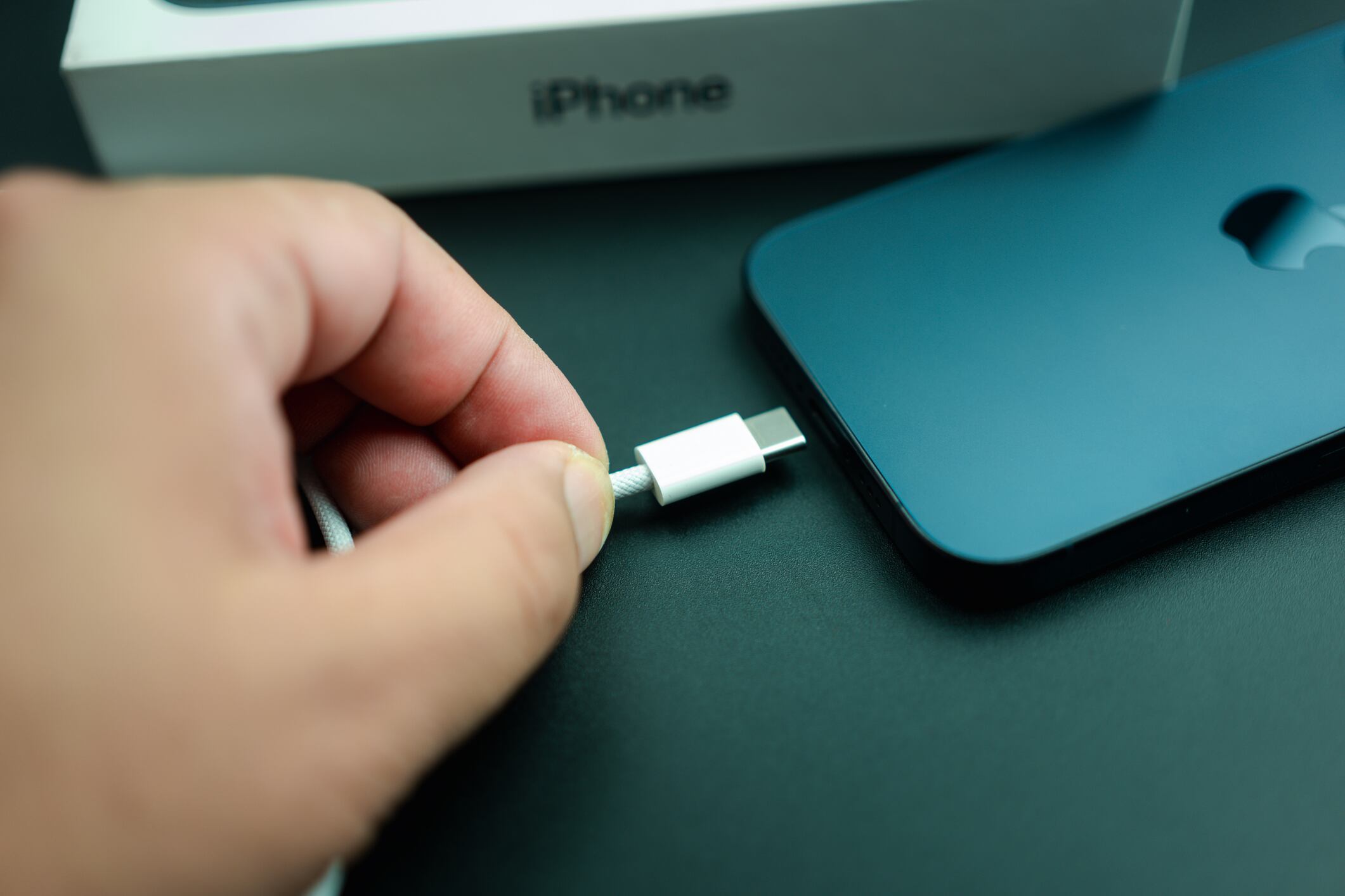 Este error estaría colocando en riesgo la batería de su iPhone.