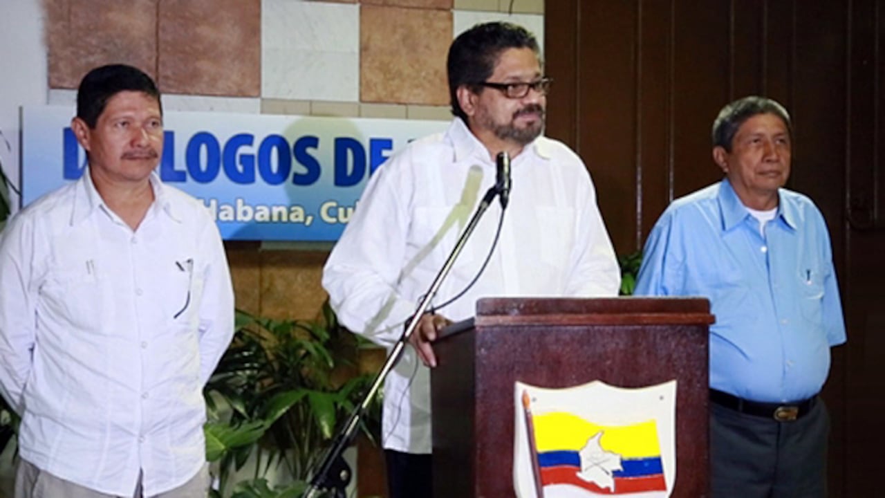 Fabián Ramírez, Iván Márquez y Jairo Martínez, miembros de las FARC en Cuba.