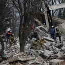 Consecuencias del reciente bombardeo en Makiivka.