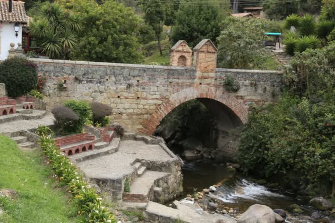 Este es el puente de calicanto construido en Monguí en el siglo XVII.