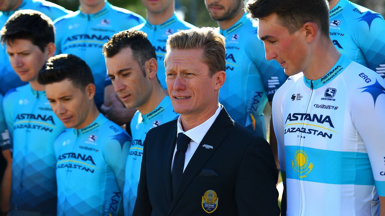 ALTEA, SPAIN - DECEMBER 15: (L-R) Alexandr Vinokurov of Kazakhstan General manager aYevgeniy Fedorov of Kazahkstan during the team's portrait session at the Team Astana Qazaqstan 2022 - Training Camp on December 15, 2021 in Altea, Spain. (Photo by Dario Belingheri/Getty Images)