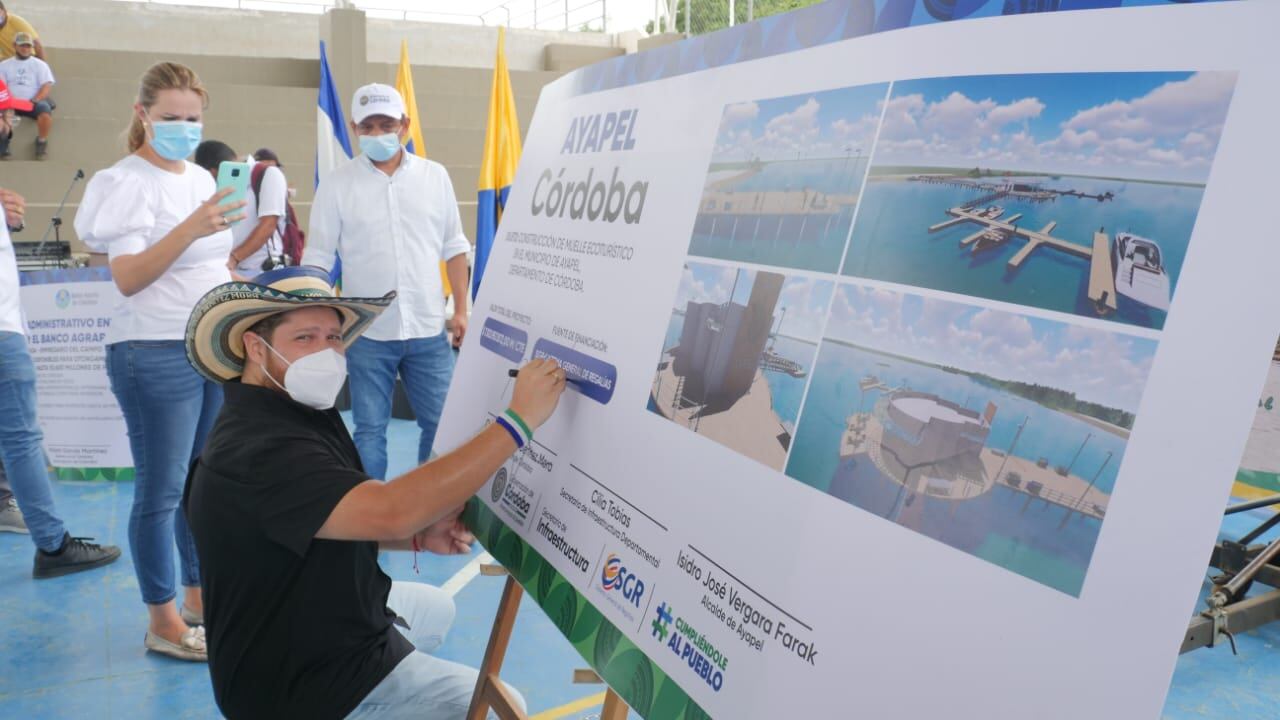 Orlando Benítez Mora, gobernador de Córdoba, anunció varias obras que llevarán agua potable a tres municipios del departamento.