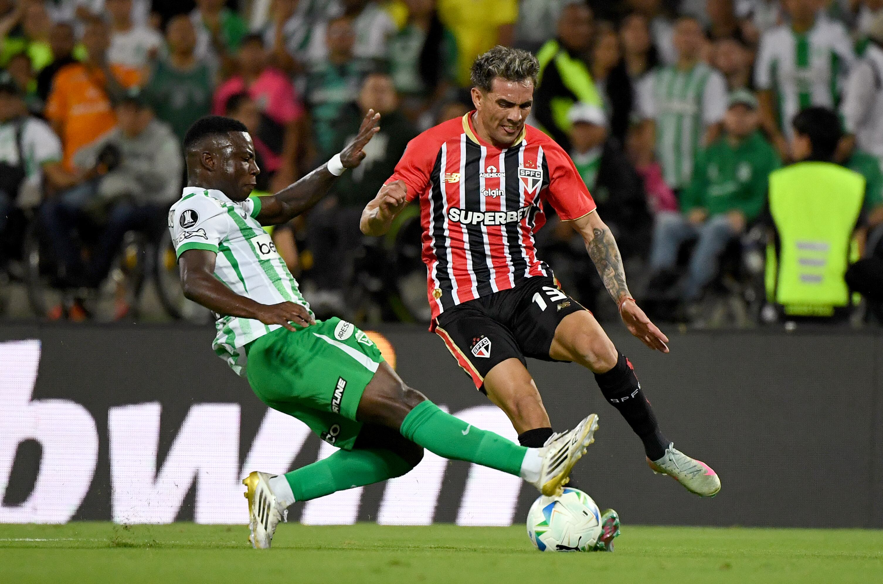 Primer tiempo entre Nacional y Sao Paulo por la ida de los octavos de final de Copa Libertadores.