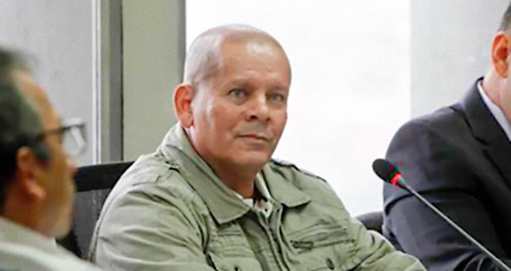 Alexánder Amaya, policía escolta de Meneses. Afirma que Uribe era jefe de los Doce Apóstoles y que autorizó el asesinato del conductor Camilo Barrientos.