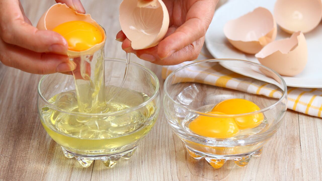 Claras de huevo son buenas para la piel.