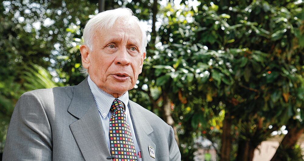 Rodolfo Llinás Riascos ODB es un médico, neurofisiólogo y profesor colombiano-estadounidense de reconocida trayectoria por sus aportes al campo de la neurociencia.