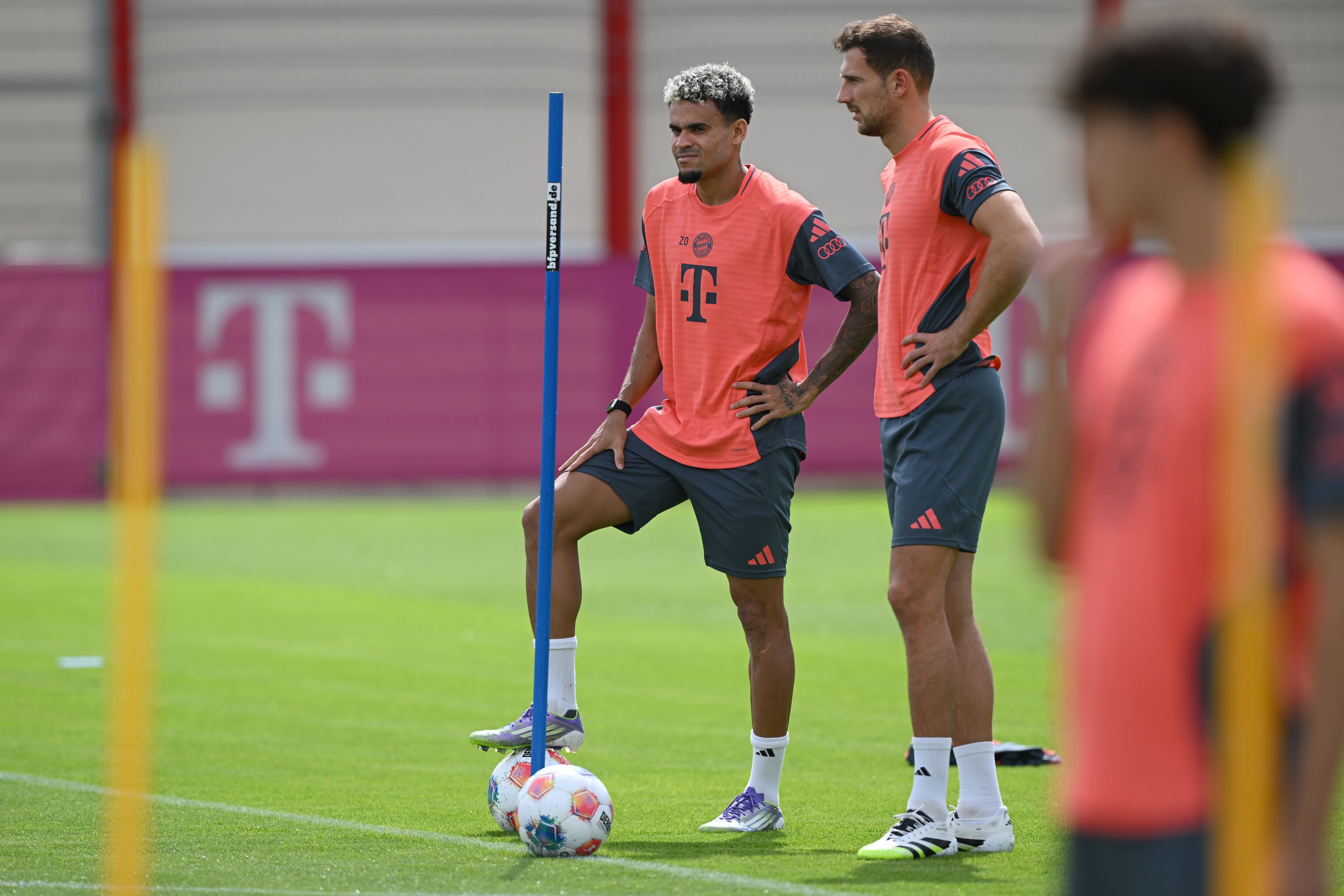 Luis Díaz y Leon Goretzka en un entrenamiento de Bayern Múnich.