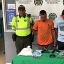 A estos dos hombres les hallaron en su poder dos armas de fuego tipo pistola, el dinero hurtado y elementos hurtados.