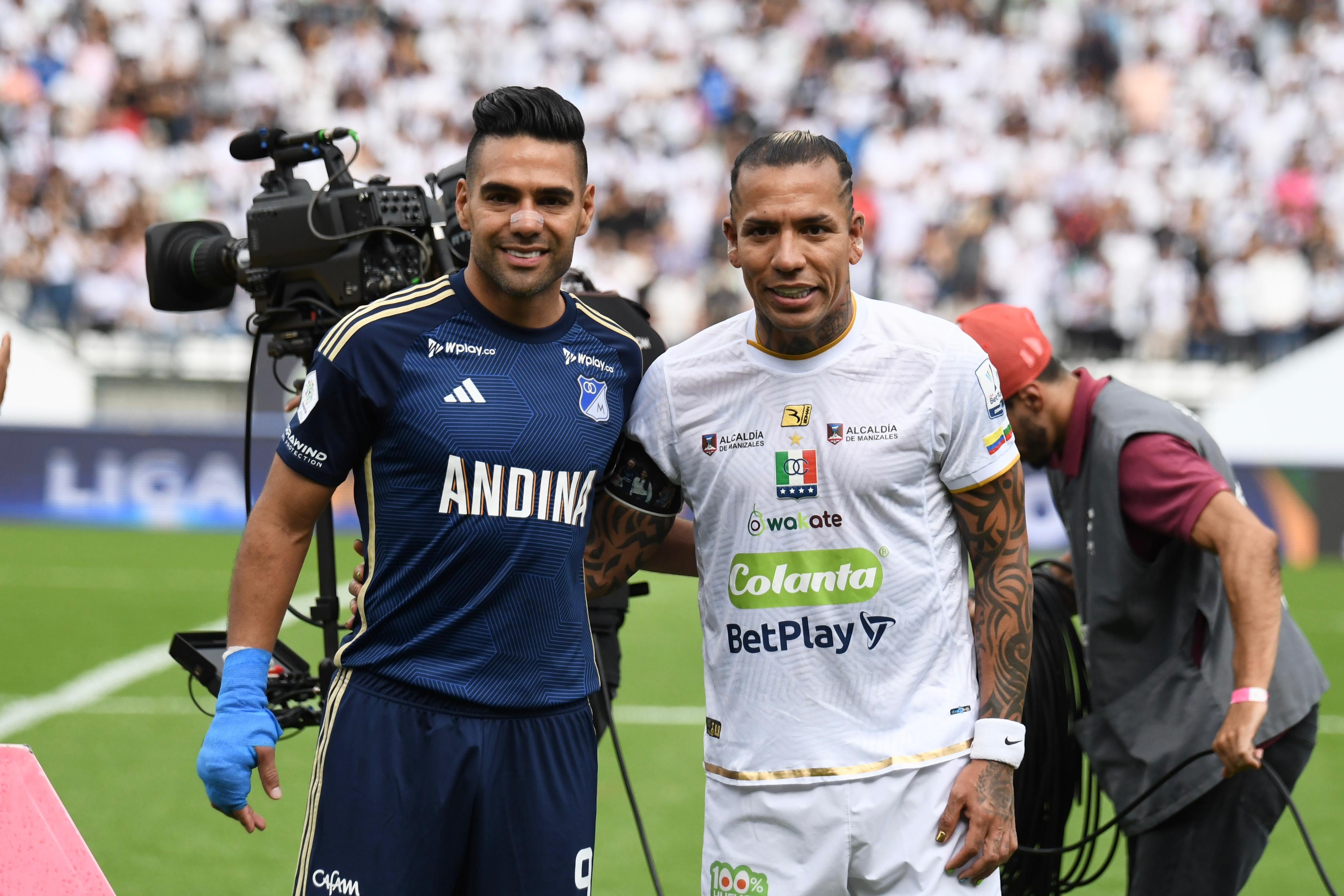 Radamel Falcao (Millonarios) y Dayro Moreno (Once Caldas), previo al juego de la fecha 9 de la Liga colombiana.