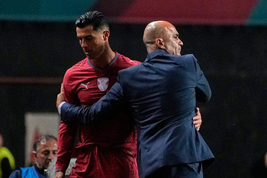 Cristiano Ronaldo y Roberto Martínez en Portugal. Ante Uzbekistán el goleador será titular