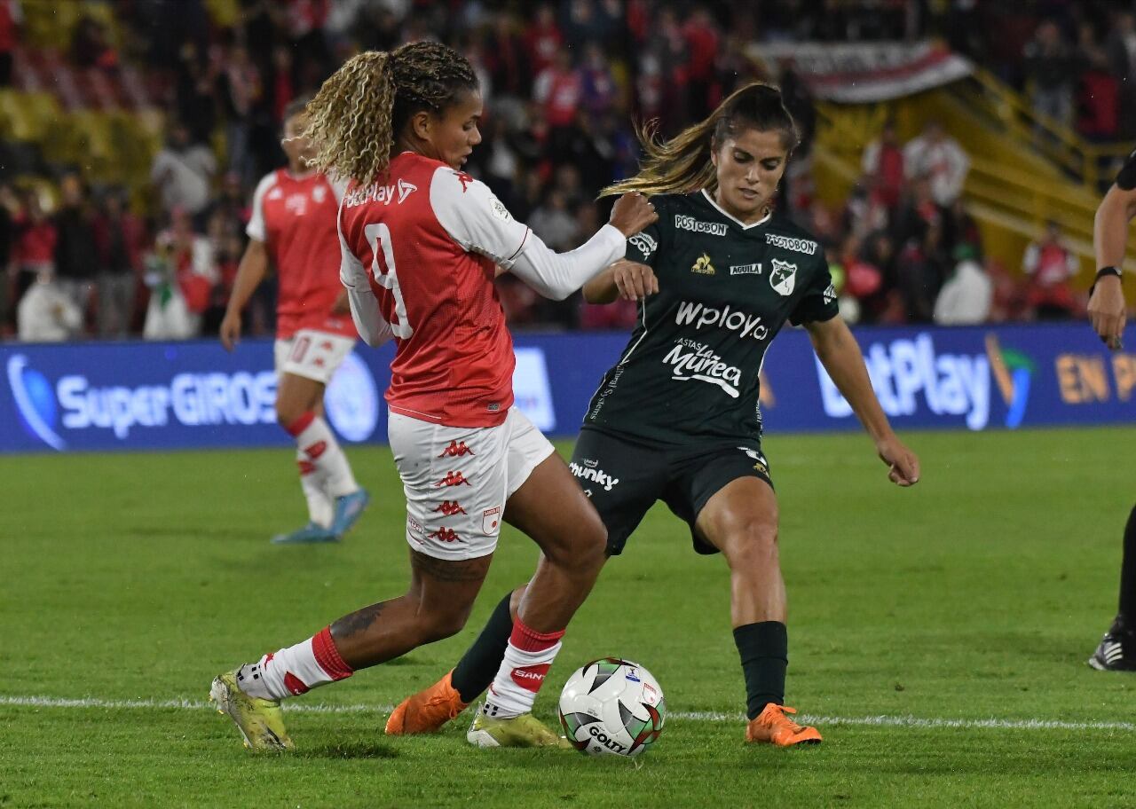 Deportivo Cali y Santa Fe empataron 2 a 20 en el global, pero por penaltis ganaron las "azucareras". Foto: Dimayor.