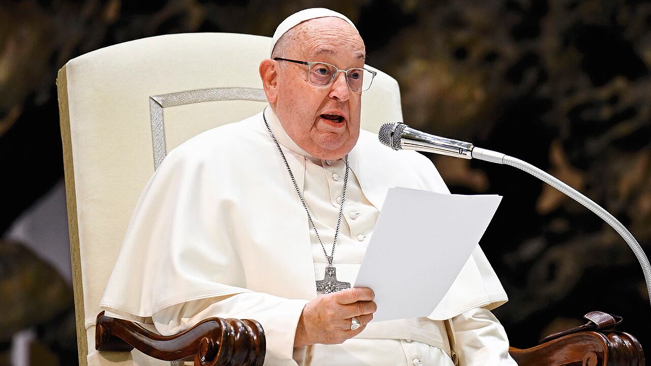 El Vaticano ha informado sobre la "leve mejoría" del papa.