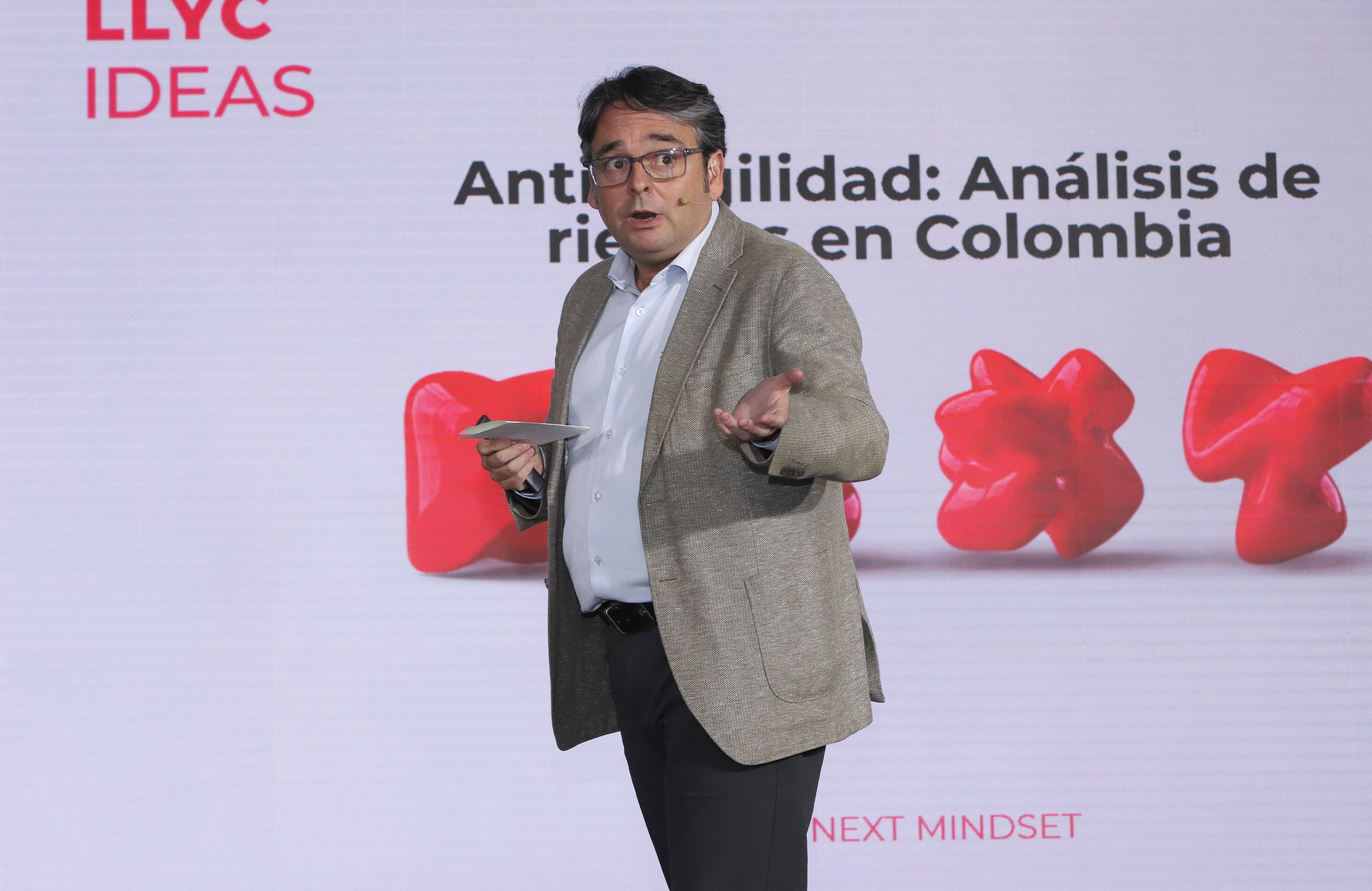 El consultor Iván Pino, socio y director general de Asuntos Corporativos en Latinoamérica de LLYC, durante la décima sesión del Círculo de Mujeres Semana Dinero.