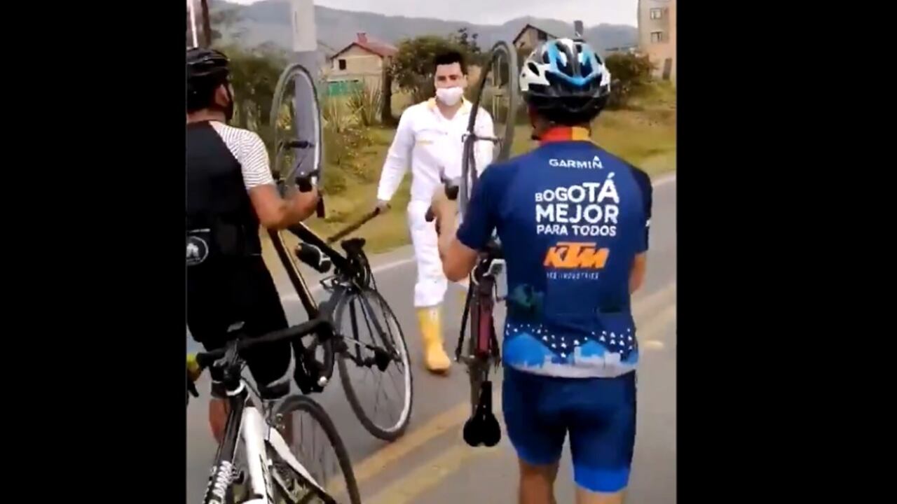 Conductor atropella a perro y amenaza con machete a personas que le hicieron reclamo