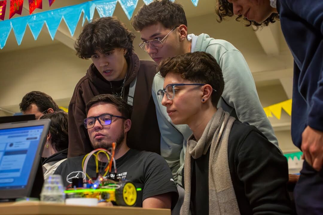 Los estudiantes de alguna de las ingenierías están en capacidad de crear soluciones tecnológicas que sirvan para resolver problemas reales.