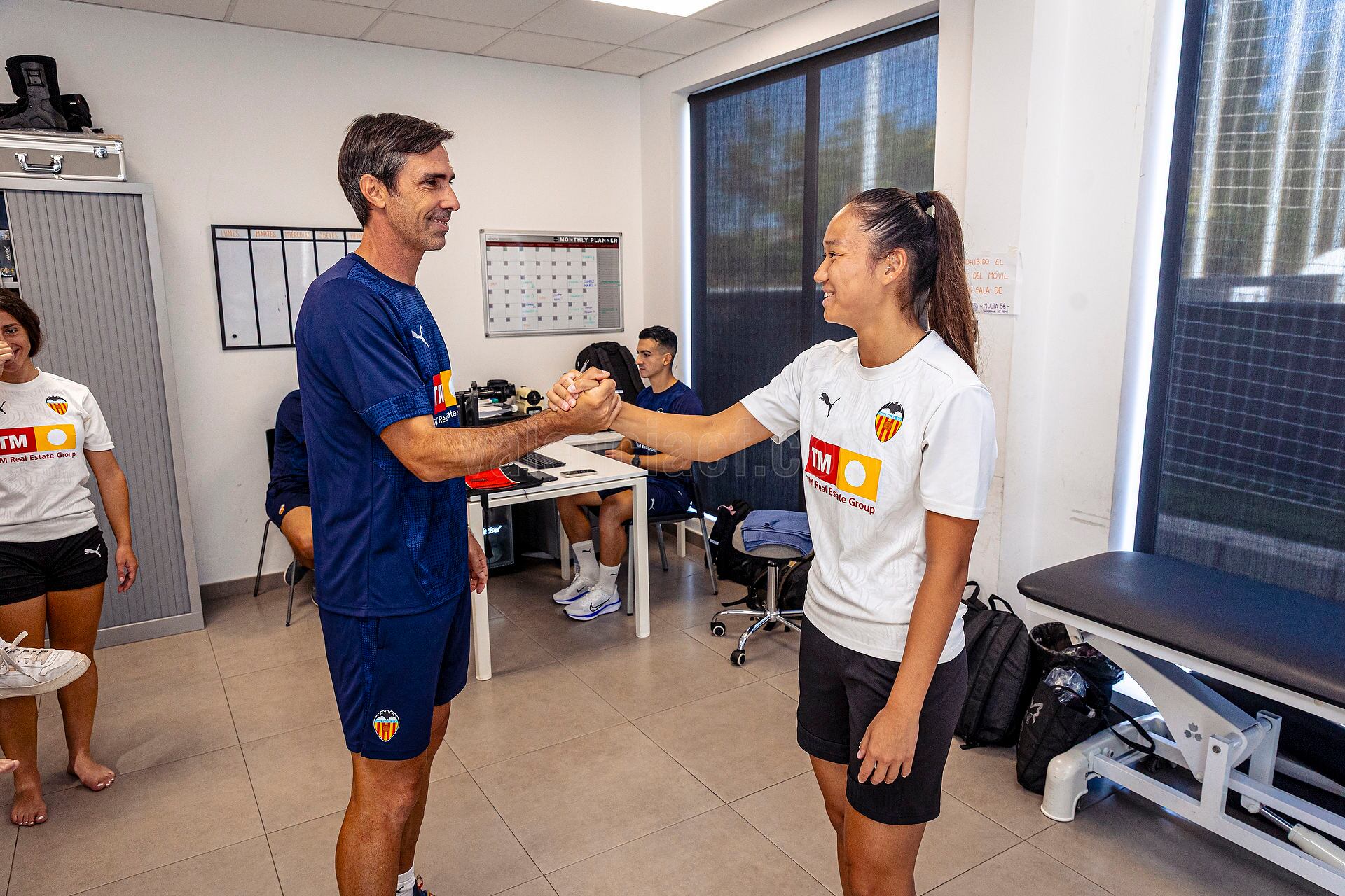 Fernando Martín, técnico Valencia femenino B, fallecido junto a sus tres hijos en Indonesia.