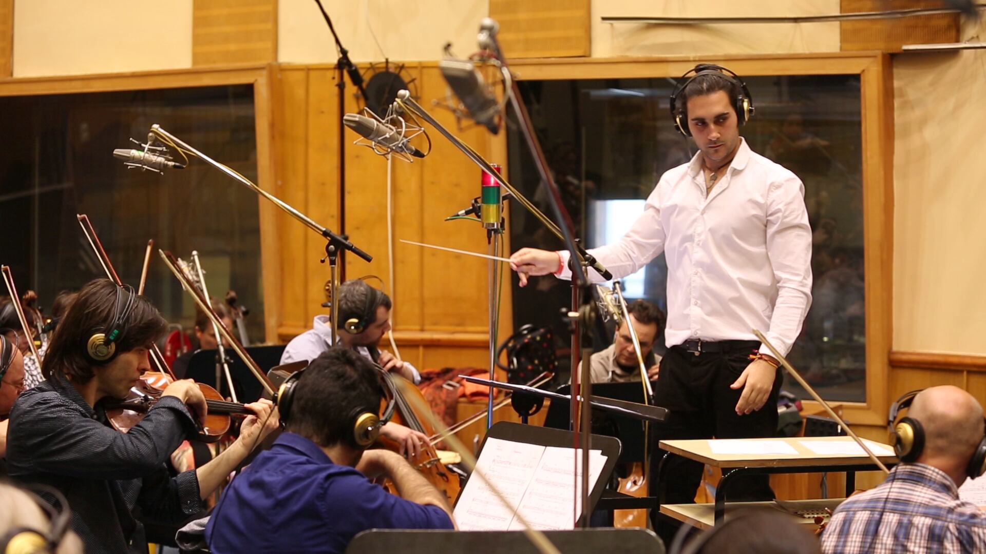 “Quiero trabajar cada vez más con creadores colombianos y aportar, desde la música, a la proyección de nuestras voces en el mundo”, dice.