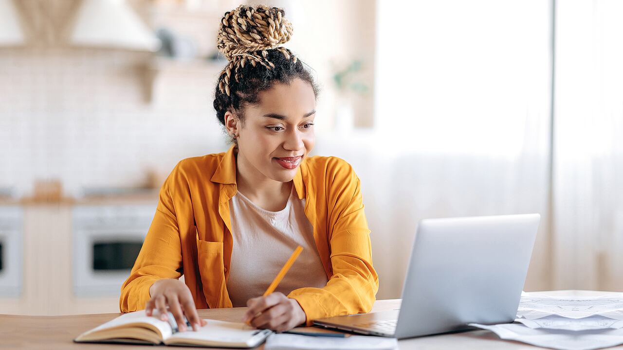 En el mundo, las instituciones que más ofrecen MOOC (Massive Open Online Courses) son el Indian Institute of Technology Kharagpur (456 cursos) y MIT (390 cursos).