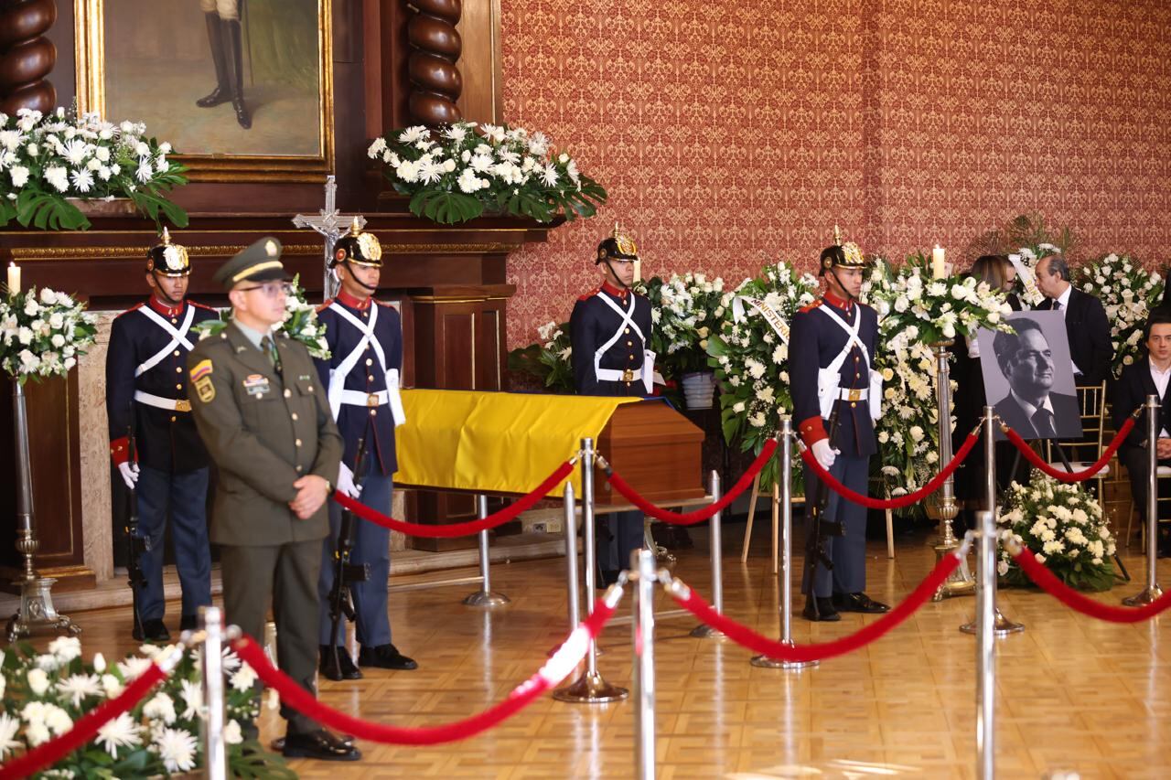 Cuerpo de Germán Vargas Lleras reposa ahora en el Palacio de San Carlos