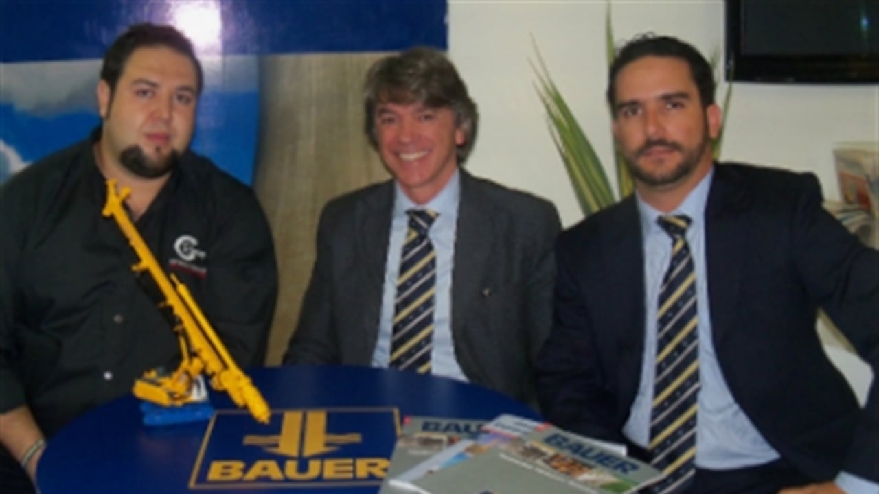 En el marco de la feria Expoconstrucción & Expodiseño, que se desarrolla hasta este domingo, se lanzó oficialmente la alianza entre Bauer y Ceicmo. En la foto, aparecen de izquierda a derecha: Daniel Castro, presidente Ceicmo; Stefano Fagioli, director de ventas para Latinoamérica, España y Portugal de Bauer Maschinen GmbH y Leopoldo Atencio, gerente General Bauer Equipamientos Panamá para la región de Colombia Venezuela, Caribe y Centroamérica.