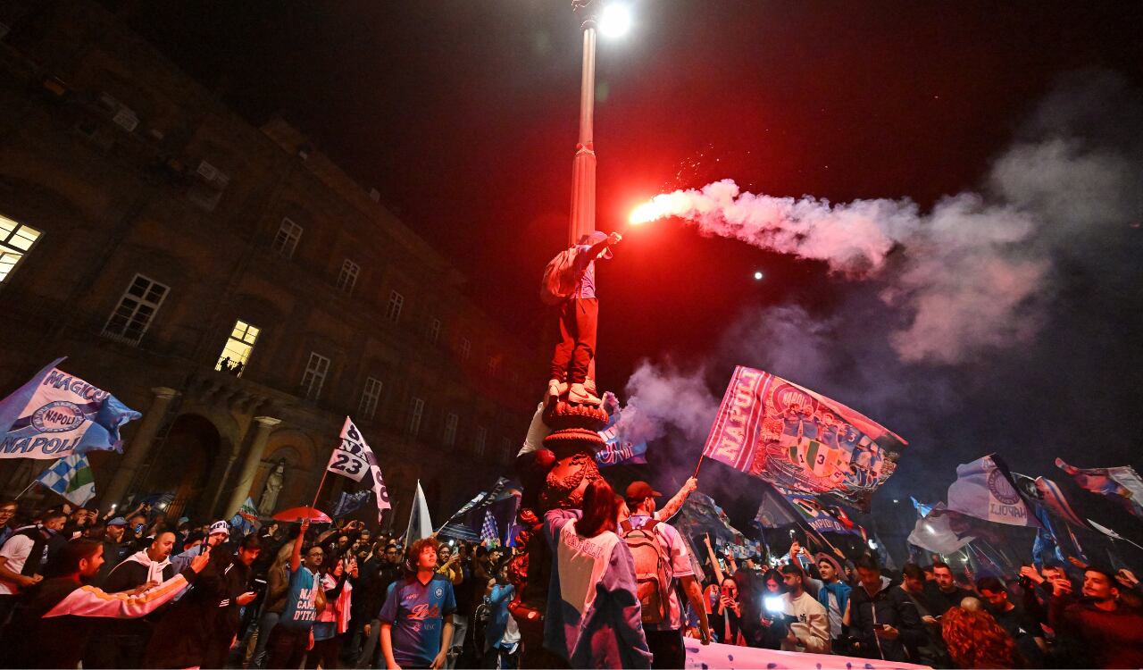 La ciudad de Nápoles al sur de Italia, celebra el título del equipo.