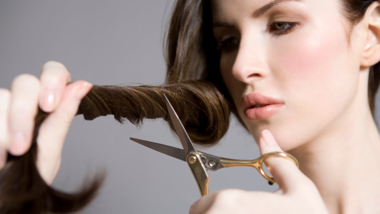 Estas son las mejores fechas para cortarse el cabello con el Calendario Lunar del 2025.