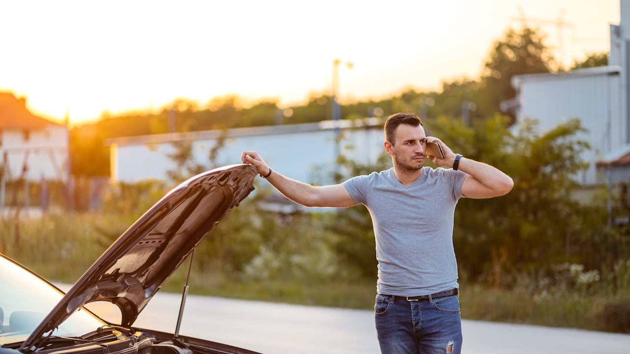 Se debe verificar que no haya herramientas que impidan que este ajuste de forma correcta.