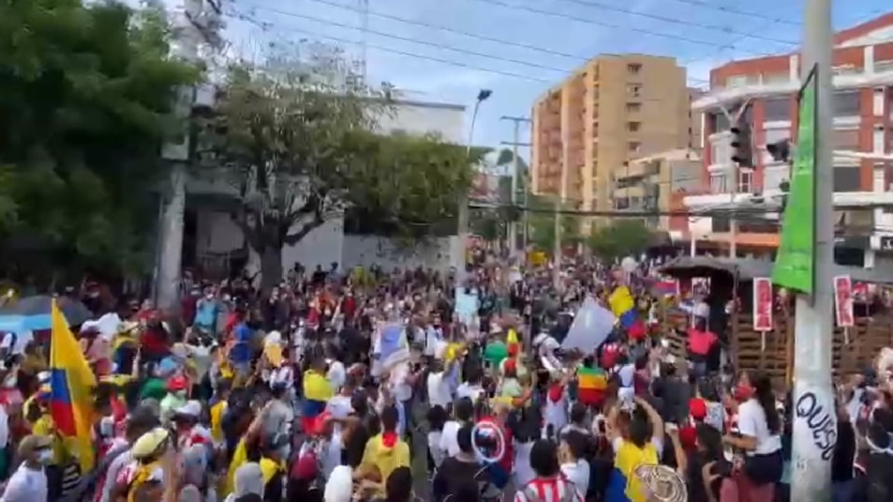 Video: el ofensivo canto contra la Policía de una manifestación de jóvenes en Barranquilla