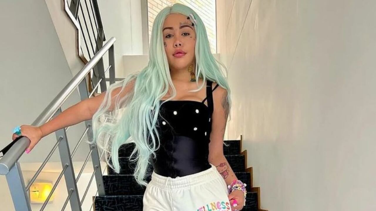 Yéferson Cossio le hace broma a joven coreano con fotos de Yina Calderón