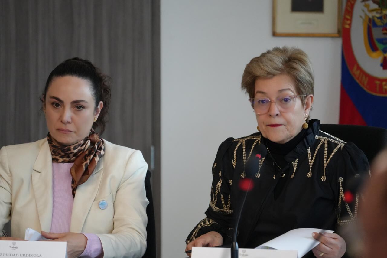La directora del Dane, Piedad Urdinola, y la ministra de Trabajo, Gloria Inés Ramírez