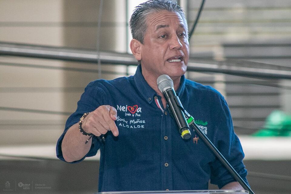 El exalcalde de Neiva. Gorky Muñoz, acusó a Mendoza por presuntamente haber falsificado su firma y realizar negocios turbios.