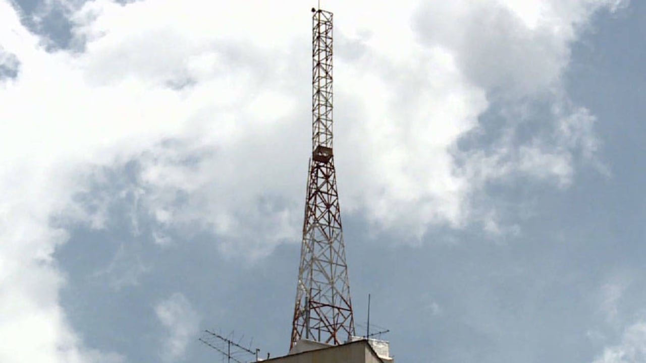 Claro cuenta con un portafolio de más de 8.500 torres o estaciones base en los 32 departamentos de Colombia.