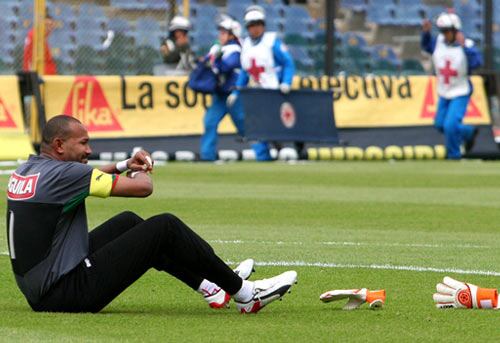 Agustín Julio, en medio de un partido con Santa Fe, pasó del campo al baño.