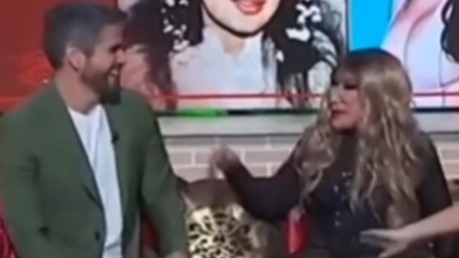 Acusan en redes a Lyn May por propasarse con Daniel Arenas.