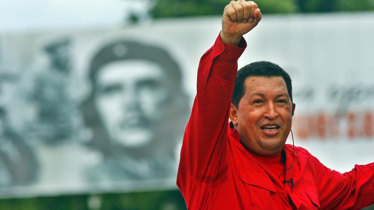 El político venezolano Hugo Chávez. (Photo by Sven Creutzmann/Mambo photo/Getty Images)