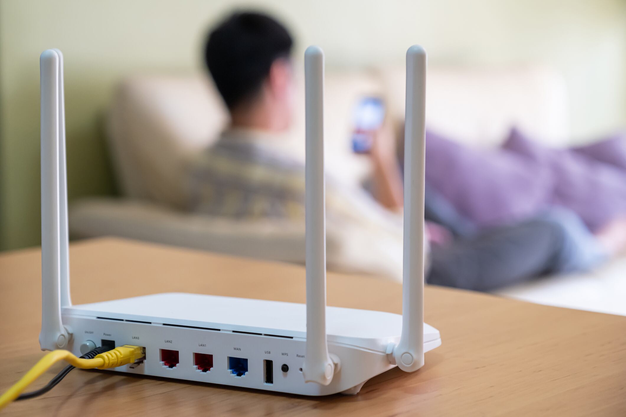 A parte de contratar el wifi e instalar el router en un lugar de la casa, es importante tener en cuenta algunos ajustes para tener una mejor conexión.
