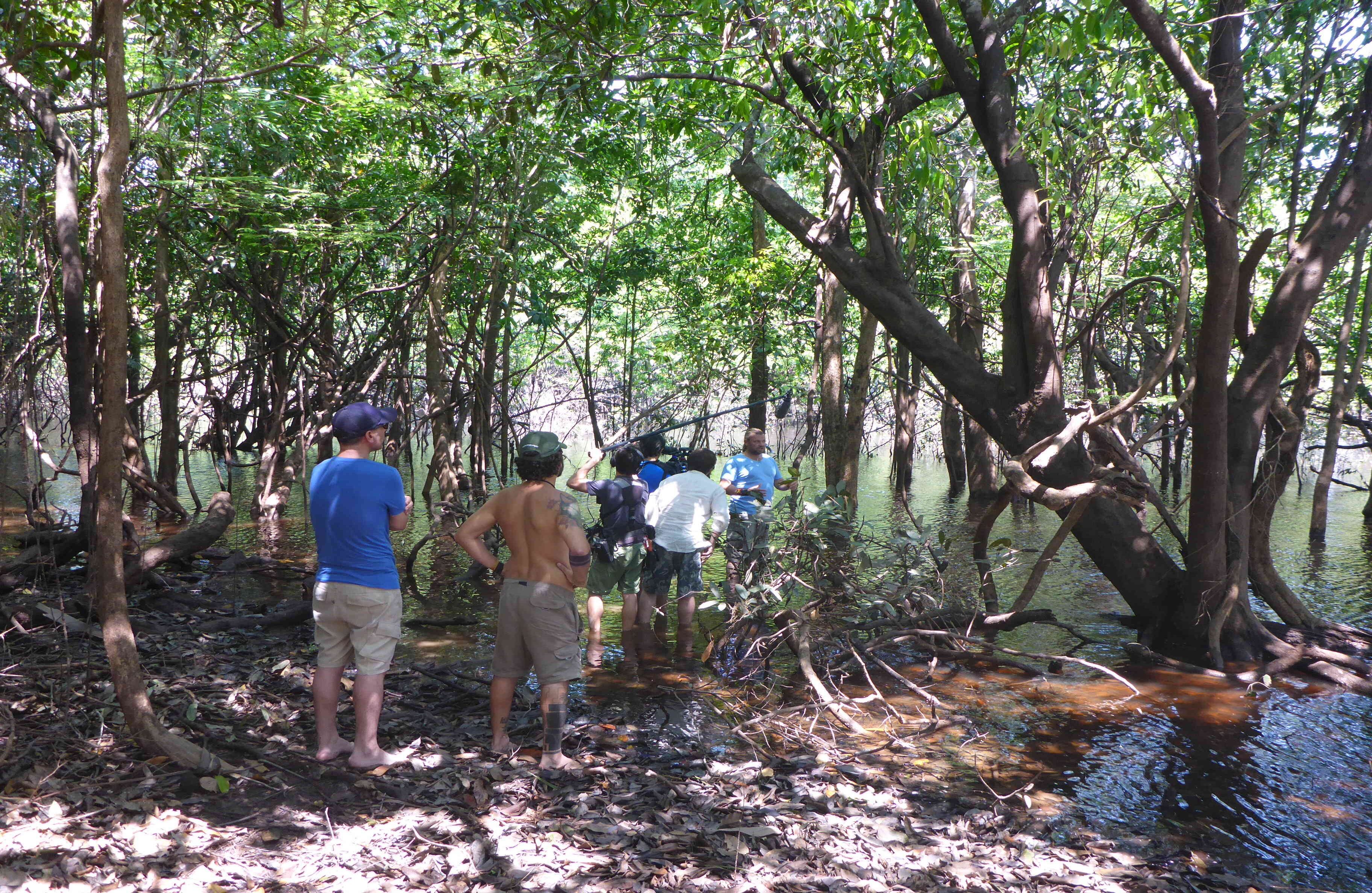"En Brasil es famosísimo, la gente lo para en la calle. La gente del pueblo nos habló de Richard, a quien no conocíamos porque no somos de Brasil. Cuando lo buscamos y vimos que estaba en National Geographic vimos que cambiaba todo el documental pero que teníamos que poder hablar con él o no tenemos nada, solo una parte de la historia. Pero ¿cómo llegar a una superestrella?” 