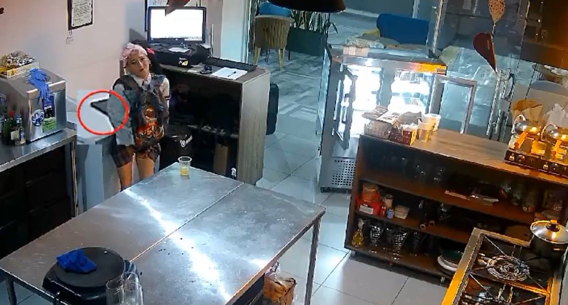 Así luce la “peligrosa” la mujer que se hacía pasar por colegiala para  robar comerciantes