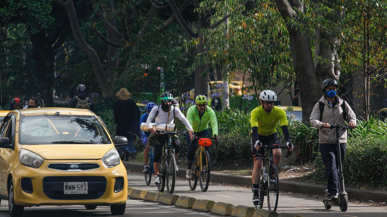Las bicicletas son uno de los medios de transporte favoritos de los capitalinos.
