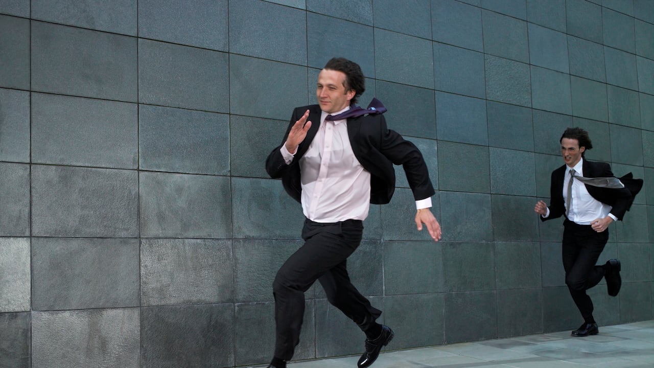 El sueño de ser perseguido, ya sea por una persona, un animal o incluso una sombra desconocida, es uno de los más comunes a nivel global.